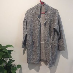 Light weight, long-fit, oversized Zara coat.